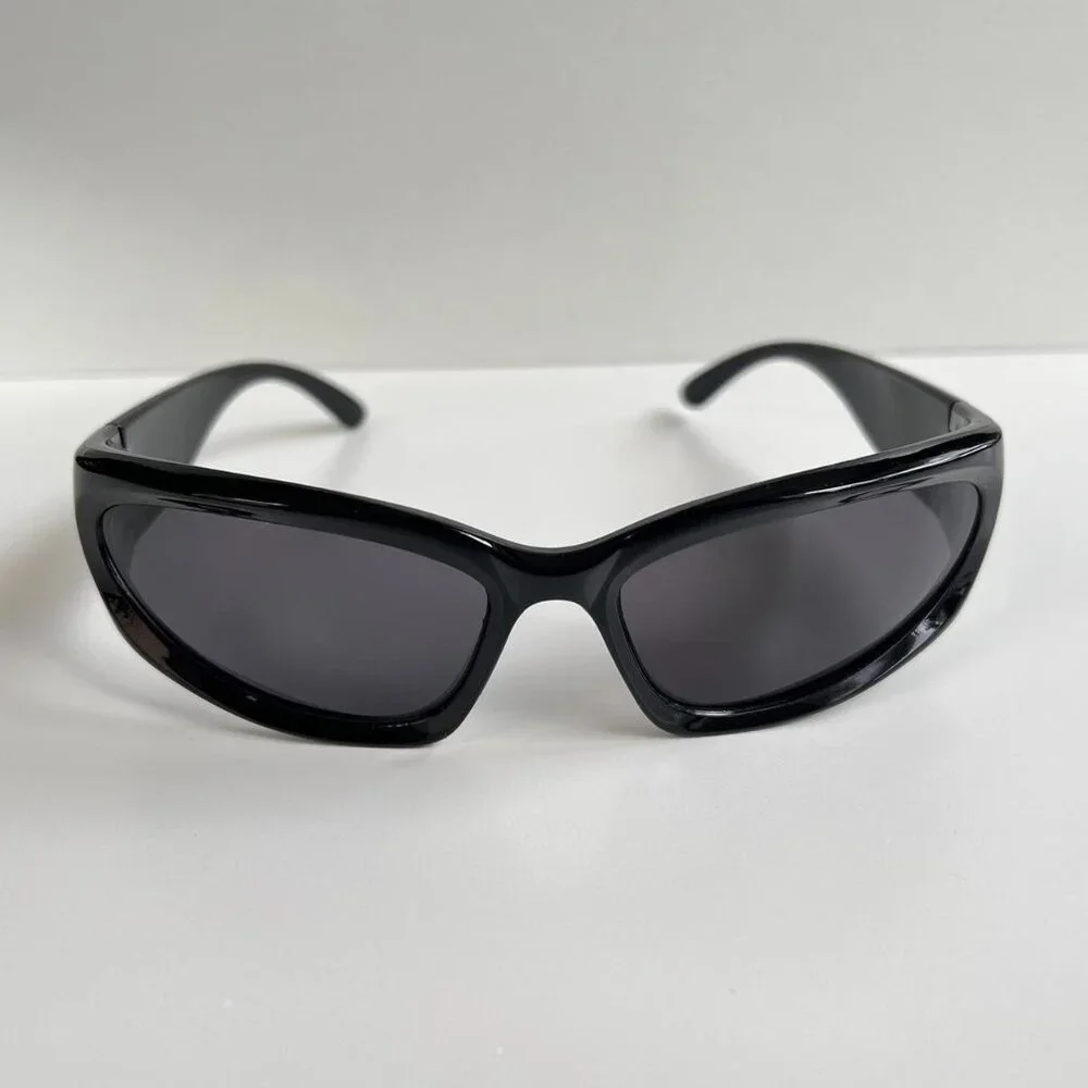 y2k 2000s vintage style black surfer sporty sunglasses